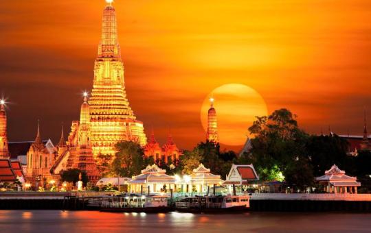 Bangkok: Explore Vibrant Markets, Temples, and Nightlife