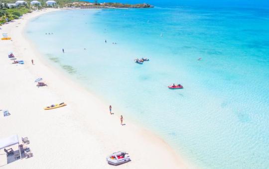 Grace Bay Beach: The Turquoise Waters of the Turks and Caicos