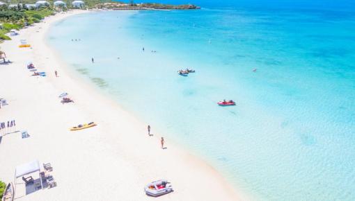 Grace Bay Beach: The Turquoise Waters of the Turks and Caicos