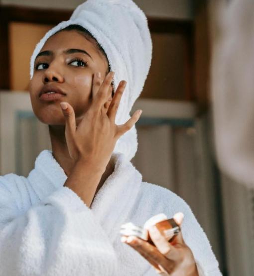 10 Healthy Habits to Maintain Glowing Skin and Radiant Beauty