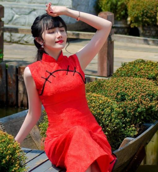 Traditional Chinese Qipao Evolves for 21st Century Wardrobes