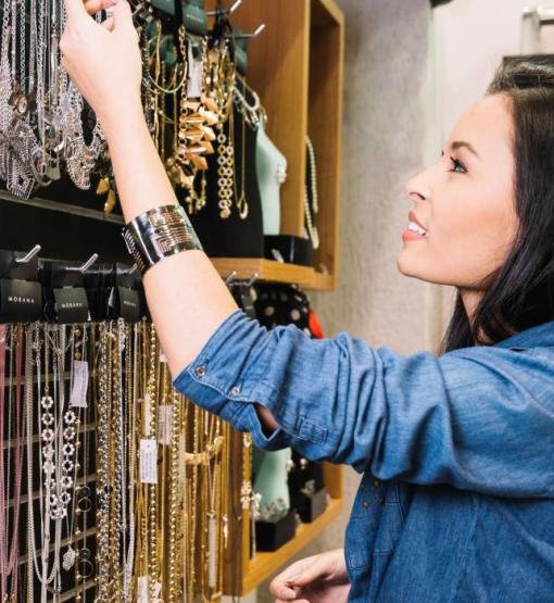 Accessorize Like a Pro: Choosing Jewelry for Every Occasion