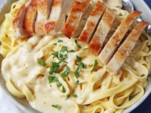 Chicken Alfredo Creamy Pasta with Parmesan