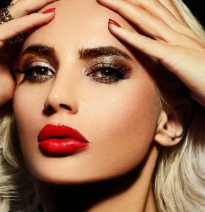 High Glam: Bold Red Lips and Smokey Eyes for a Stunning Look